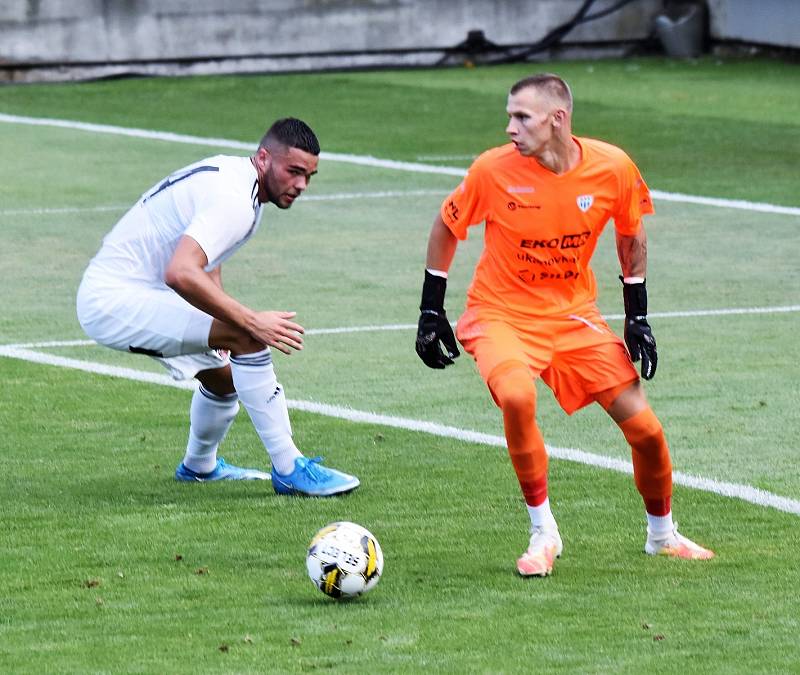 Fotbalista Českých Budějovic Daniel Hais v zápase proti Táborsku.