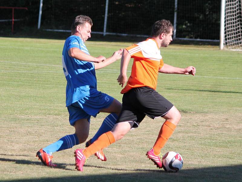 1. B třída 2016/2017: Chanovice (oranžové dresy) - Měčín 1:0