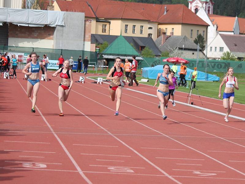 120 závodníků a závodnic z 23 atletických klubů z celé České republiky se zúčastnilo 38. ročníku Velké ceny v Sušici v atletice