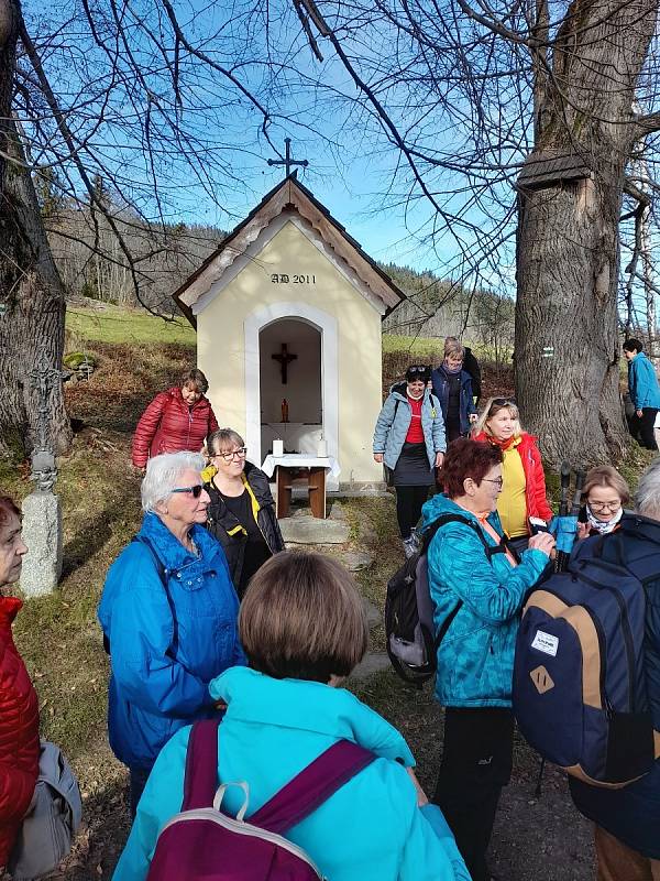 U kapličky sv. Martina se sešly zhruba dvě stovky lidí.