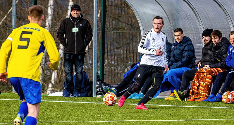 Z archivu: Fotbalisté TJ Sokol Mochtín (žlutí) porazili Svéradice 6:1.