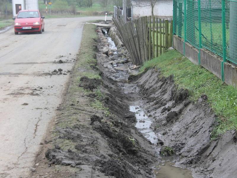 Následky sobotní bouřky na Měčínsku a jejich odstraňování