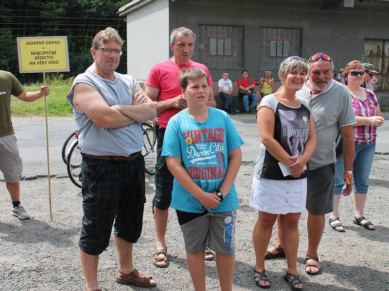 Na kole a pěšky proti jadernému úložišti – pochod z Pačejova Nádraží do Maňovic 2016