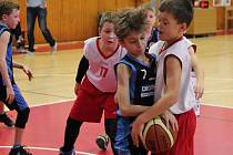 Krajský přebor minižáků U11: BK Klatovy (bílé dresy) - BK Lokomotiva Plzeň 46:52 a 52:38