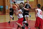 Krajský přebor nejmladších minižáků U11 2016/2017: BK Klatovy (bílé dresy) - SKB Rokycany 27:66 a 33:73