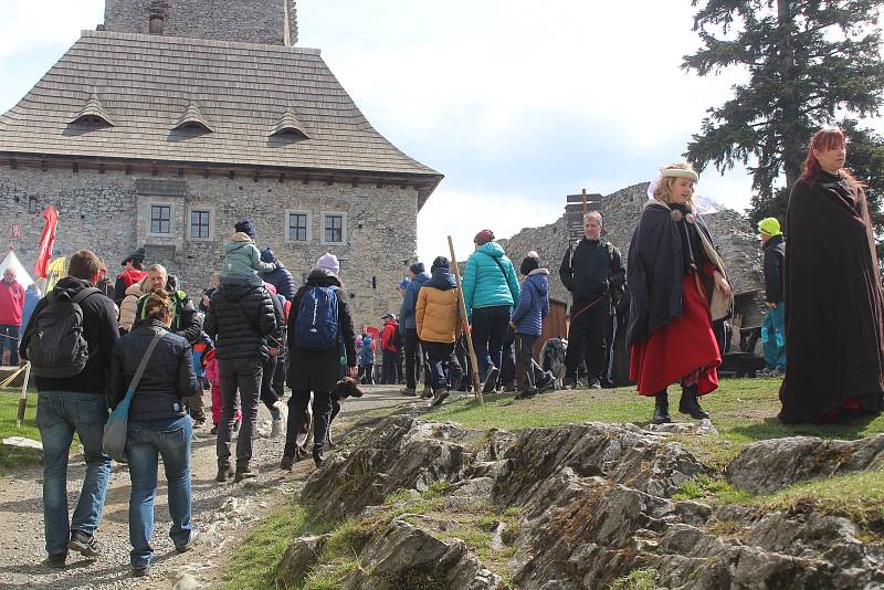 Velikonoce na hradě Kašperk a trhy na náměstí v Kašperských Horách.