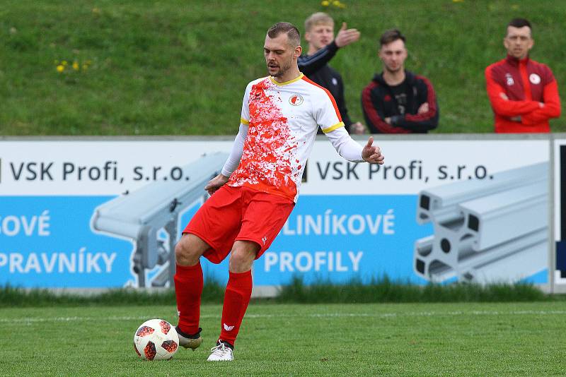23. kolo KPM: Slavia Vejprnice - START Tlumačov (žlutí).