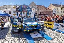 Posádka plzeňského EuroOil teamu Václav Pech - Petr Uhel (Ford Focus WRC) na stupních vítězů při Invelt Rallye Pačejov. Foto: Jindřich Schovanec
