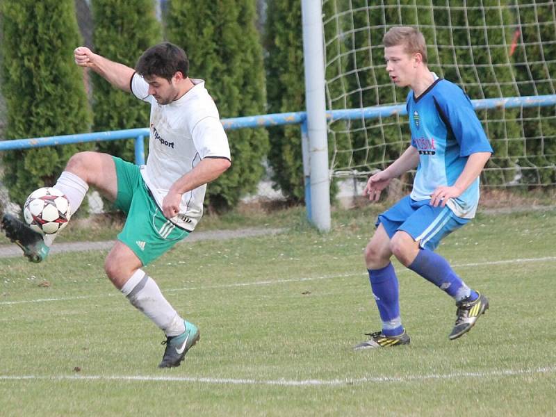 Krajský přebor mužů: Horažďovice (v modrém) - Stod 2:1.