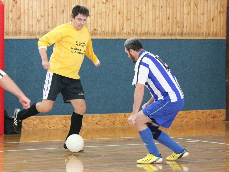 Zimní amatérská liga: ST Smrk Klatovy (žluté dresy) - SK Panters Klatovy 4:2 