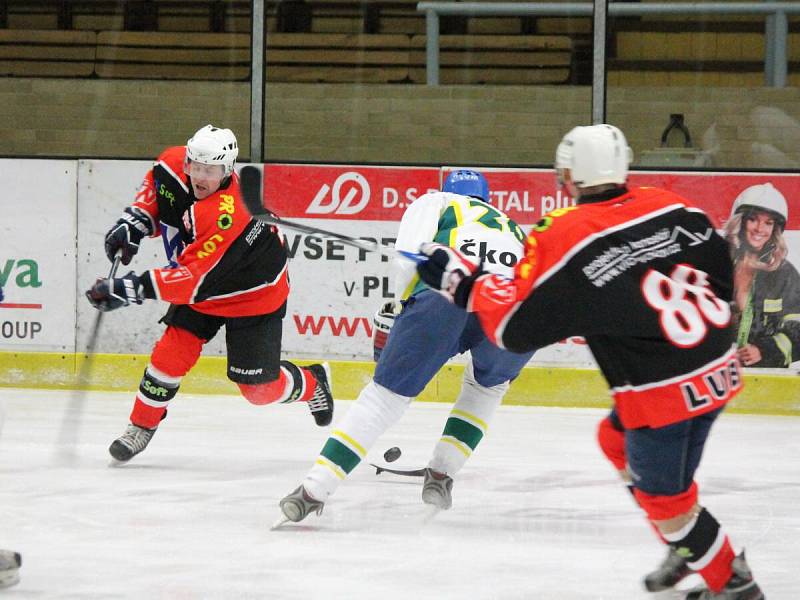 Okresní přebor Strakonicka: Luby (černooranžové dresy) - Drahonice 5:3