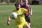 IV. třída: Neznašovy (ve žlutém) - Měčín B 0:2.