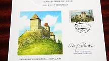 Křest poštovní známky s hradem Kašperk.