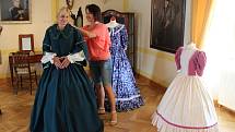 V Muzeu Lamberská stezka v Žihobcích si ženy a dívky mohou vyzkoušet šaty z doby kněžny Kateřiny, k vidění tam jsou i tři výstavy.