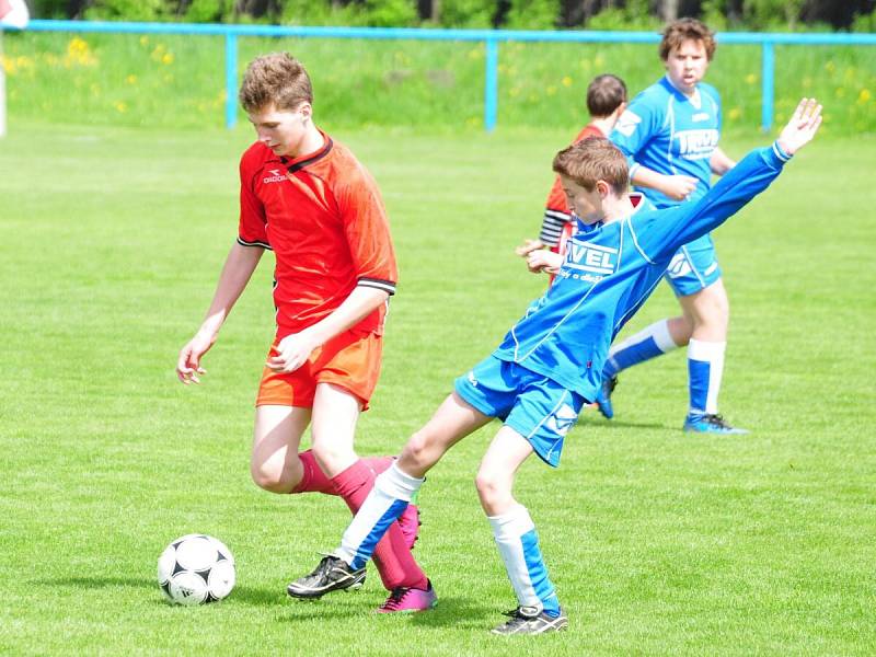 Okresní přebor starších žáků Strážov - Hrádek 12:0.