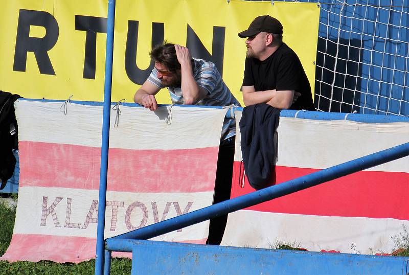 9. kolo divize žen, skupina C: SK Klatovy 1898 (na snímku fotbalistky v červených dresech) - TJ Jiskra Domažlice 1:1 (1:0).