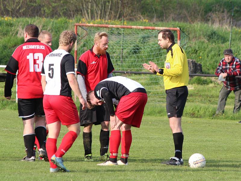 Fotbal, okresní přebor:  Vrhaveč (bílí) - Nezamyslice