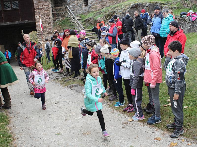 Zamykání hradu Velhartice - 20. ročník běhu o hradní klíč