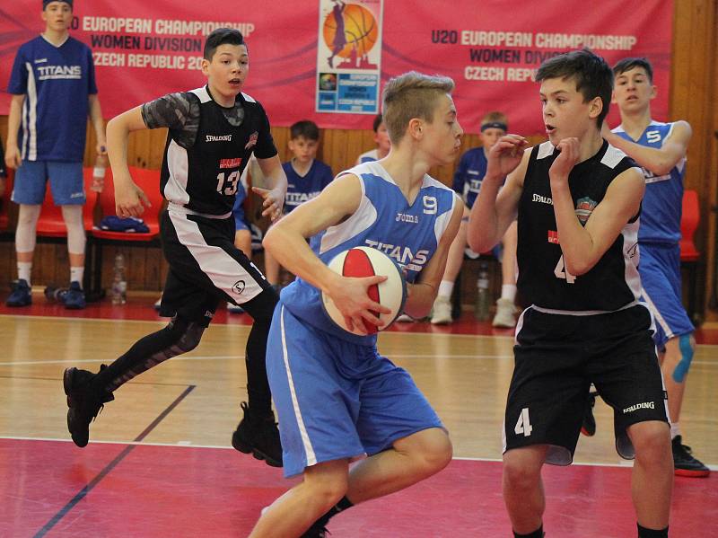 Až do neděle v Klatovech probíhá basketbalový turnaj Easter Cup 2022.