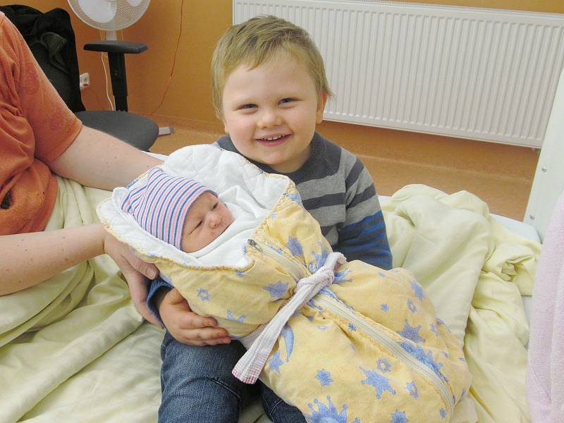 VOJTA FRIČ z Klatov se narodil v klatovské porodnici 20. listopadu v 17.52 hodin (2950 g, 47 cm). Rodiče Marika a Jan přivítali očekávaného syna na porodním sále společně. Z brášky má radost Matěj (2,5).