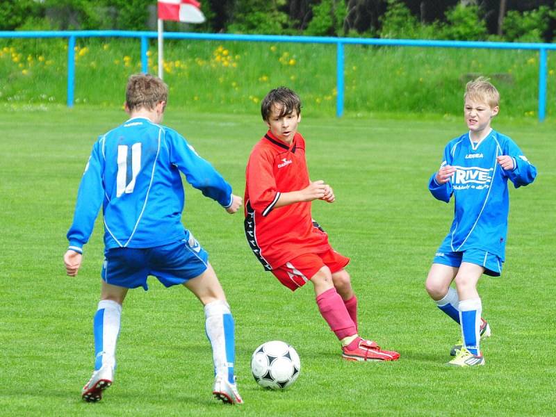 Okresní přebor starších žáků Strážov - Hrádek 12:0.