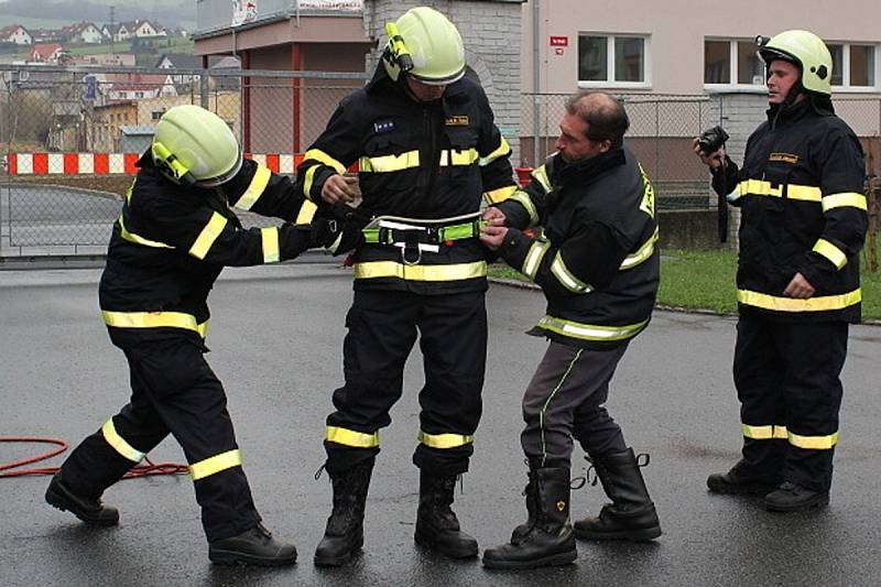 Dobrovolní hasiči se školili u profíků