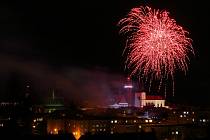 Novoroční ohňostroj nad centrem Klatov.