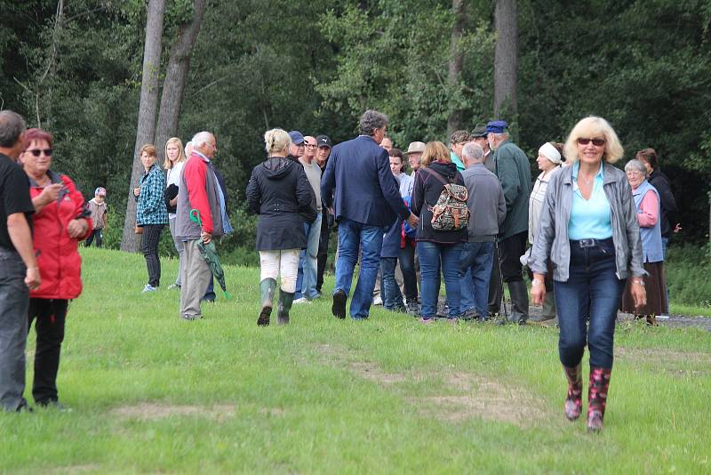 Slavnostní otevření nádrže na zadržení vody v přírodě v Pačejově.