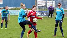 Česká divize žen, skupina C (10. kolo): SK Klatovy 1898 (na snímku fotbalistky v červených dresech) - TJ Calofrig Borovany 9:1 (3:1).