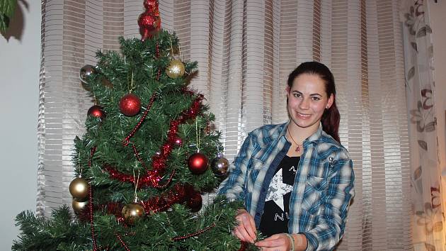 Eliška Gaja Fuxová, kterou se rodiče neúspěšně snažili pojmenovat Půlnoční bouře. Dnes žije v dětském domově.