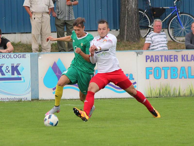 Divize 2016/2017: SK Klatovy 1898 (bílé dresy) - 1. FC Karlovy Vary 1:3