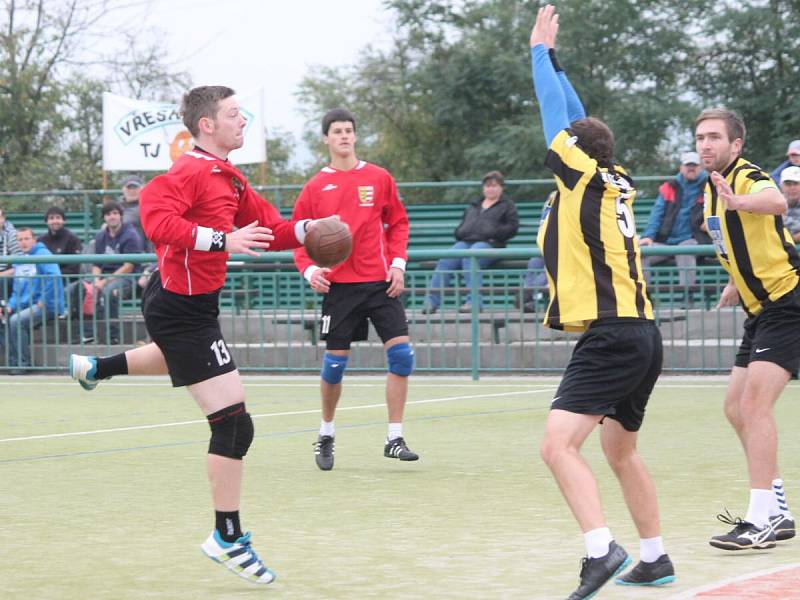 Oblastní přebor mužů v národní házené: Vřeskovice B (v červeném) - Nýřany B 16:31.