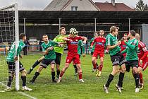 14. kolo FORTUNA divize A: SK Klatovy 1898 (na snímku fotbalisté v červených dresech) - SK Horní Bříza 4:1 (3:0).