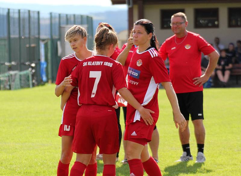 1. kolo divize C ženy: TJ Calofrig Borovany – SK Klatovy 1898 (na snímku fotbalistky v červených dresech) 2:7