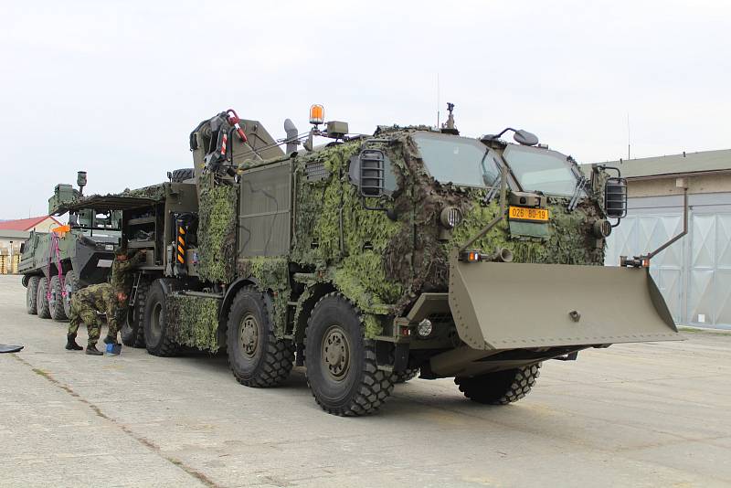 Tatra 815 sedmičkové řady v klatovských kasárnách.