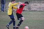 Okresní přebor: Nezamyslice (v červeném) - Vrhaveč 1:2.