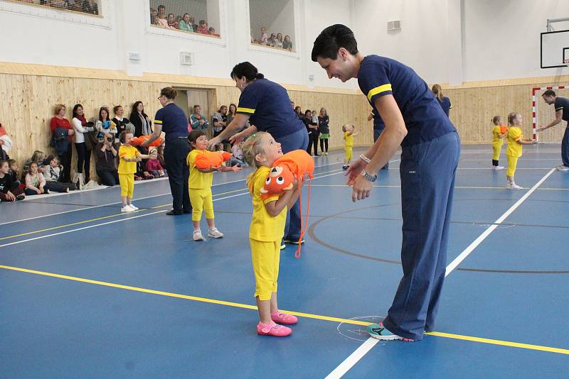 Oslavy 100 let republiky a otevření nové sportovní haly ve Švihově