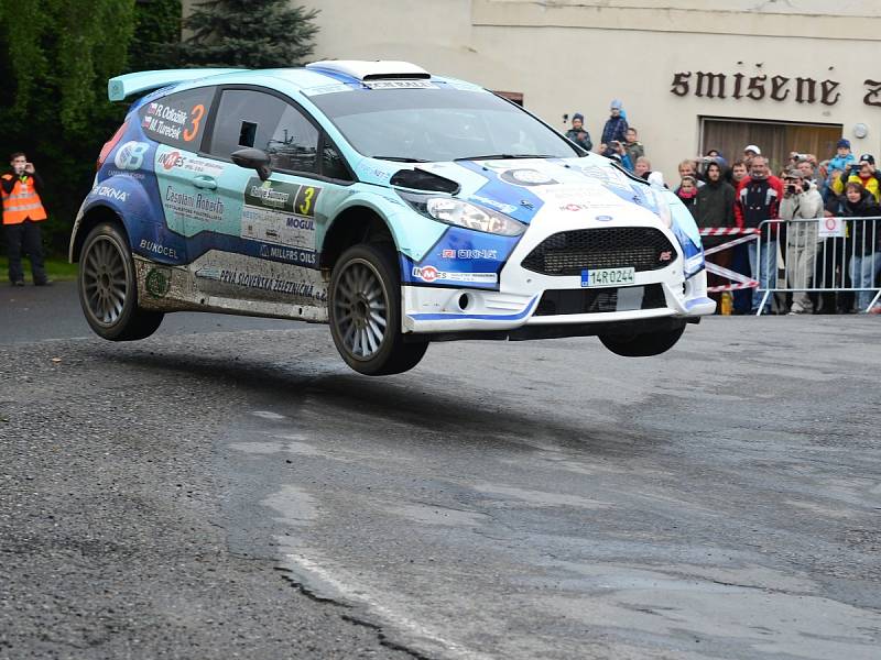 Posádky na tratích druhé etapy šumavských rally