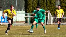 Fotbalisté TJ Pfeifer Chanovice (na archivním snímku hráči v zelených dresech) remizovali ve 22. kole I. B třídy s Blovicemi 1:1. Na penalty vyhráli hosté.