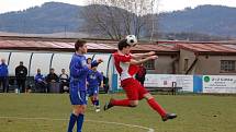 Fotbalisté Klatov (v červených dresech) v utkání divizní skupiny A doma remizovali s favorizovanou Třeboní 0:0.