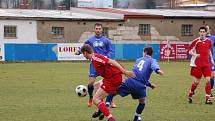 Fotbalisté Klatov (v červených dresech) v utkání divizní skupiny A doma remizovali s favorizovanou Třeboní 0:0.