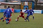 Fotbalisté Klatov (v červených dresech) v utkání divizní skupiny A doma remizovali s favorizovanou Třeboní 0:0.