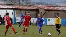 Fotbalisté Klatov (v červených dresech) v utkání divizní skupiny A doma remizovali s favorizovanou Třeboní 0:0.