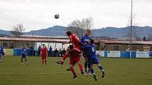 Fotbalisté Klatov (v červených dresech) v utkání divizní skupiny A doma remizovali s favorizovanou Třeboní 0:0.