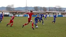 Fotbalisté Klatov (v červených dresech) v utkání divizní skupiny A doma remizovali s favorizovanou Třeboní 0:0.