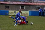 Fotbalisté Klatov (v červených dresech) v utkání divizní skupiny A doma remizovali s favorizovanou Třeboní 0:0.