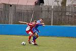 Fotbalisté Klatov (v červených dresech) v utkání divizní skupiny A doma remizovali s favorizovanou Třeboní 0:0.