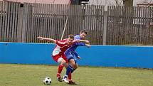 Fotbalisté Klatov (v červených dresech) v utkání divizní skupiny A doma remizovali s favorizovanou Třeboní 0:0.