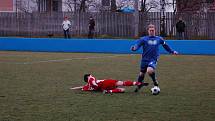 Fotbalisté Klatov (v červených dresech) v utkání divizní skupiny A doma remizovali s favorizovanou Třeboní 0:0.