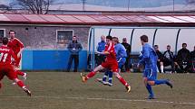 Fotbalisté Klatov (v červených dresech) v utkání divizní skupiny A doma remizovali s favorizovanou Třeboní 0:0.